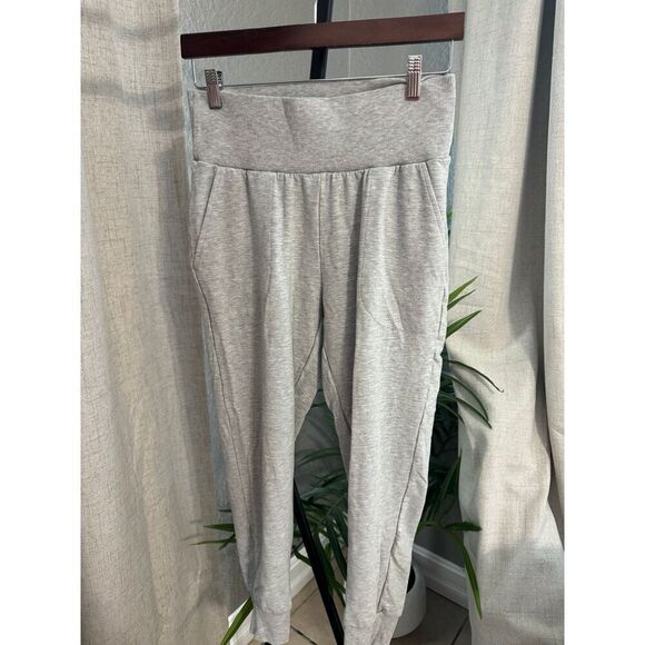 Nike Yoga Flow Pants 7/8 Joggers Sweats Lounge Workout Medium Gray - Picture 1 of 5